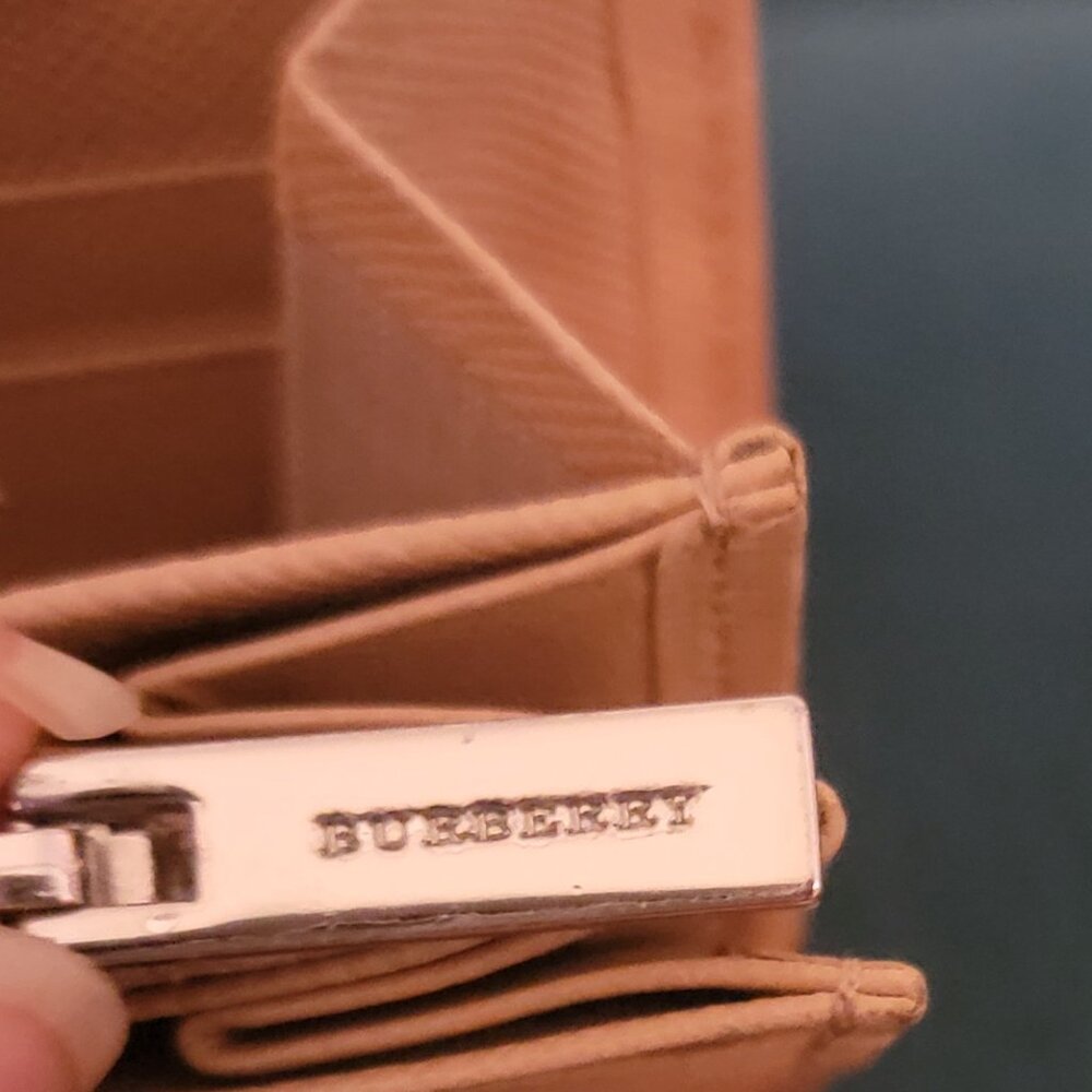 🎉 BURBERRY WALLET